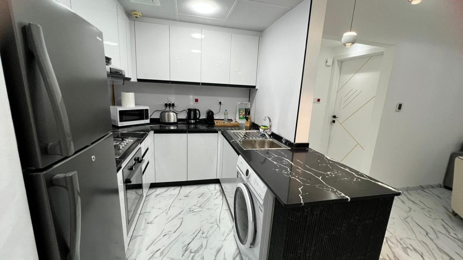 In Heart Of Marina, Walk To Jbr! #3 Apartment Dubai